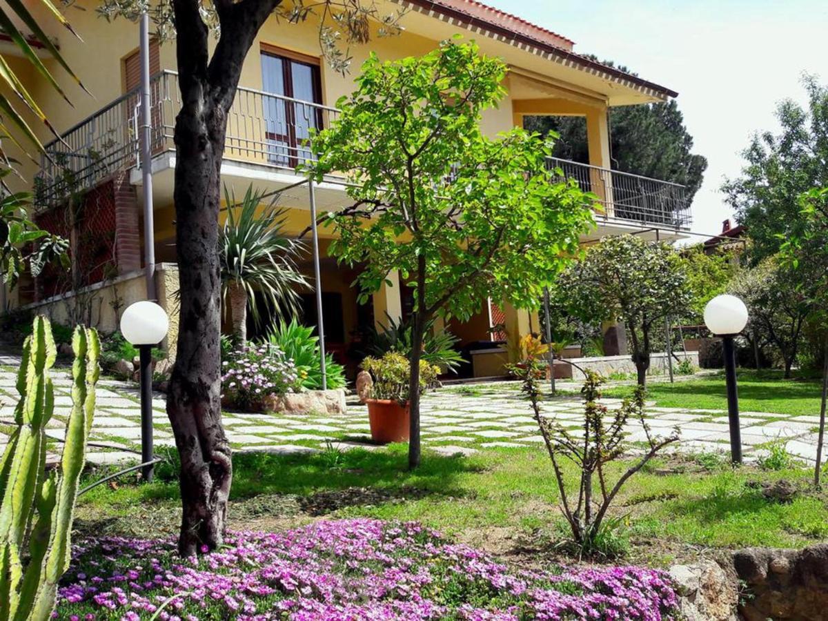 Invit Arti B&B Capoterra Exterior photo